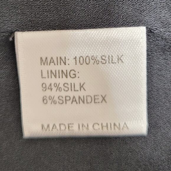 St. John 100% Silk Short Sleeve Tiered Floral Print Top Size 16 Feminine Flowy - Picture 9 of 12